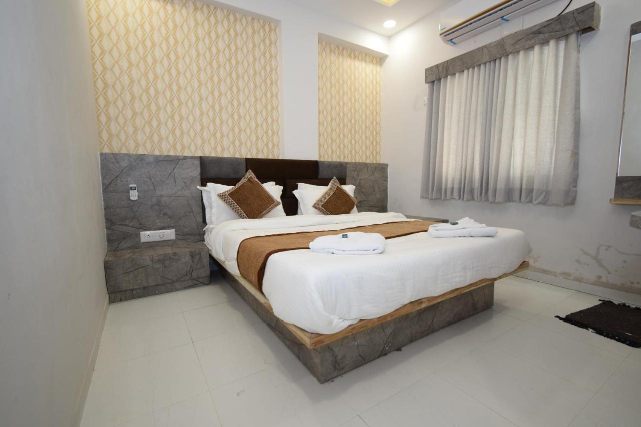 Hotel A1 Vastrapur Αχμπανταμπάντ Εξωτερικό φωτογραφία