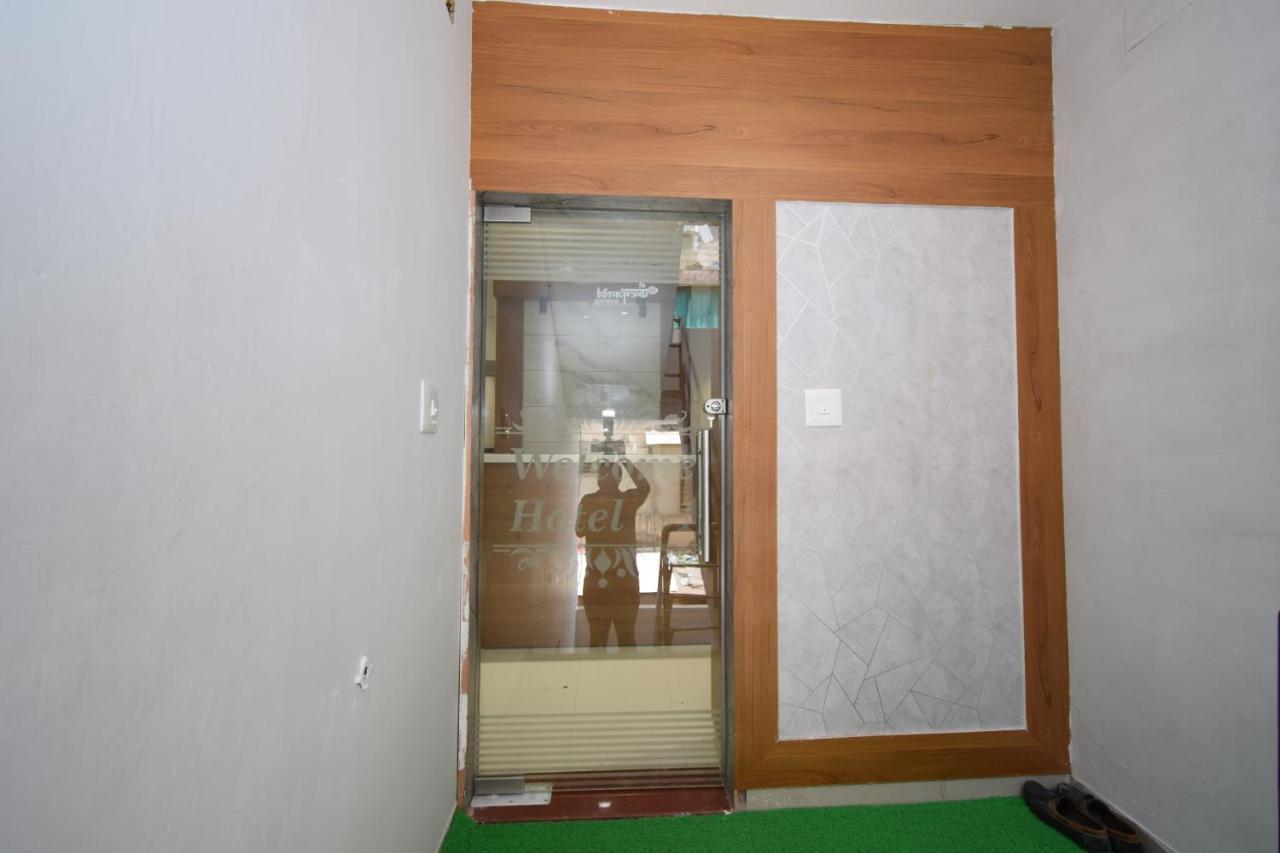 Hotel A1 Vastrapur Αχμπανταμπάντ Εξωτερικό φωτογραφία